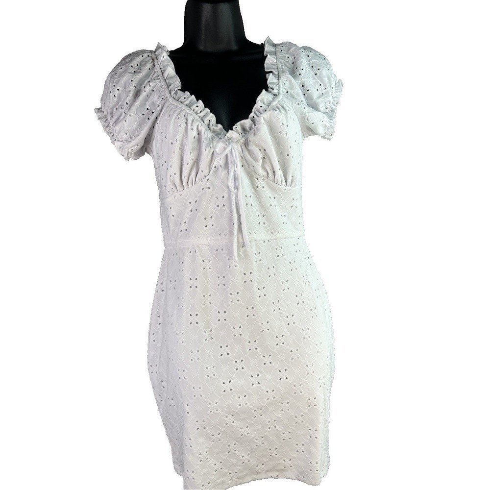 Love Squared White Eyelet Lace Mini Dress Sz M Ruffle Puff Sleeve Milkmaid Boho - Picture 4 of 16